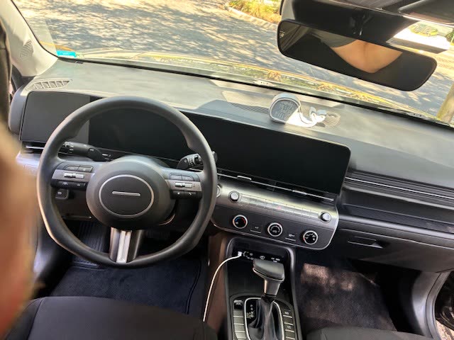Clean dashboard and steering wheel
